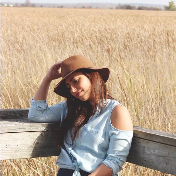 Meet your Posher, Karlee - Picture 1 of 1